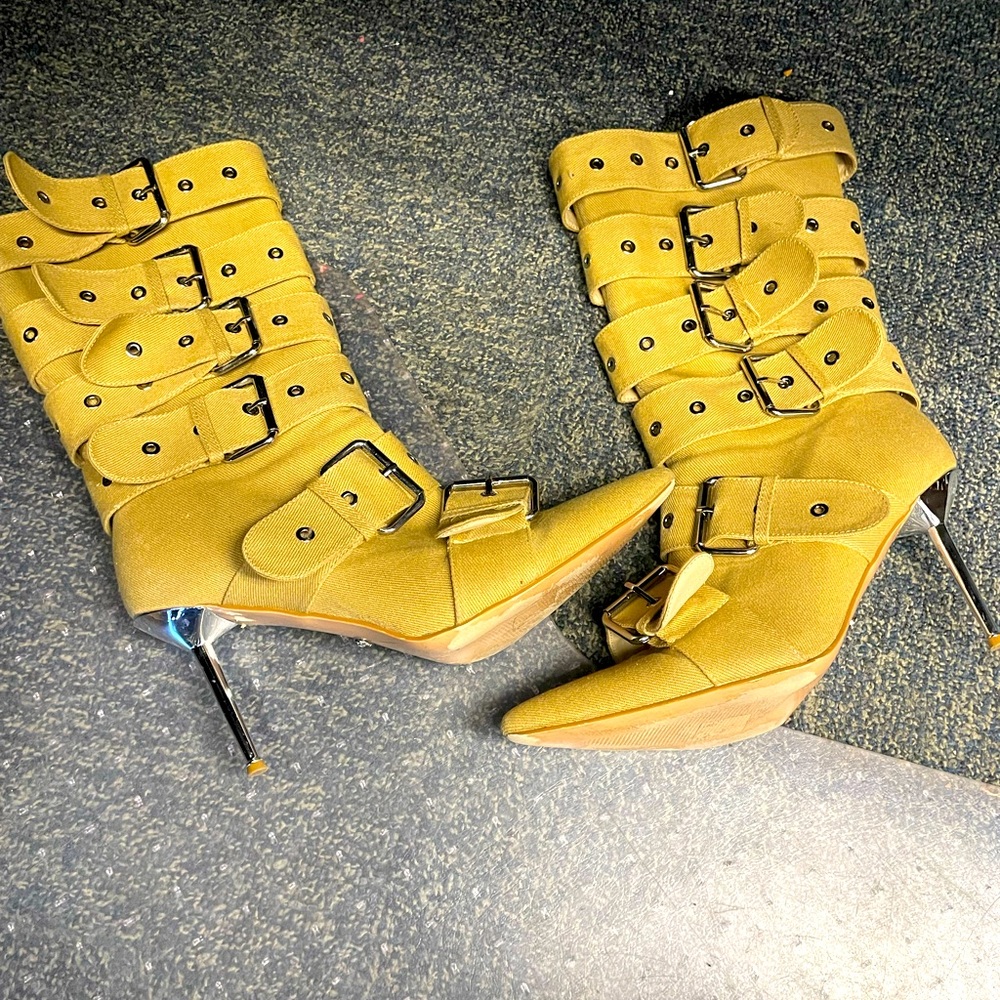 Azalea Wang Teaira Belt Bootie in Khaki ! Size 11 4 inch and comfortable